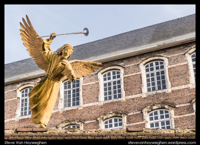 Belgium, Ghent :: Angel with gasmask